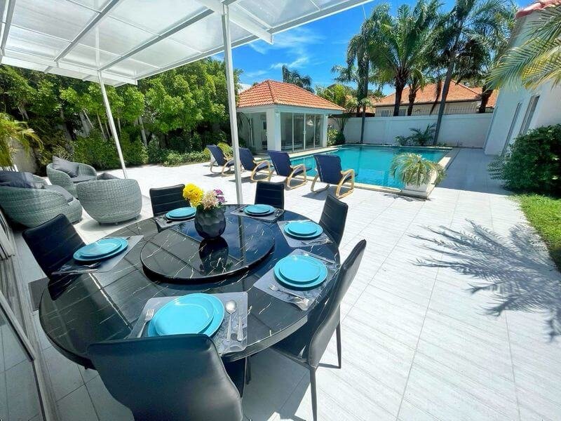 Luxury Pool Villa Majestic Residence - select property pattaya