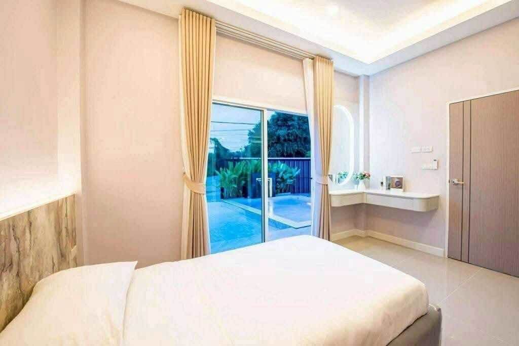 Pool Villa on Chaiyapruek 2nd Rd - select property pattaya