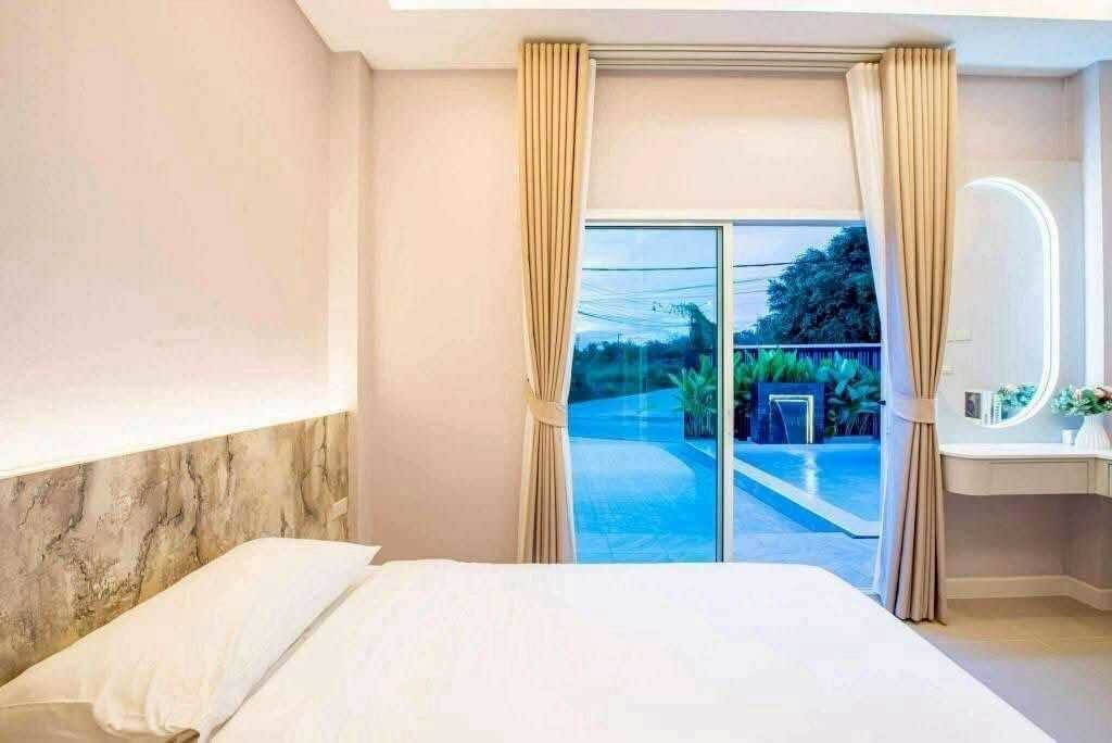 Pool Villa on Chaiyapruek 2nd Rd - select property pattaya