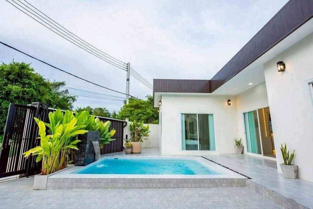 Pool Villa on Chaiyapruek 2nd Rd - select property pattaya