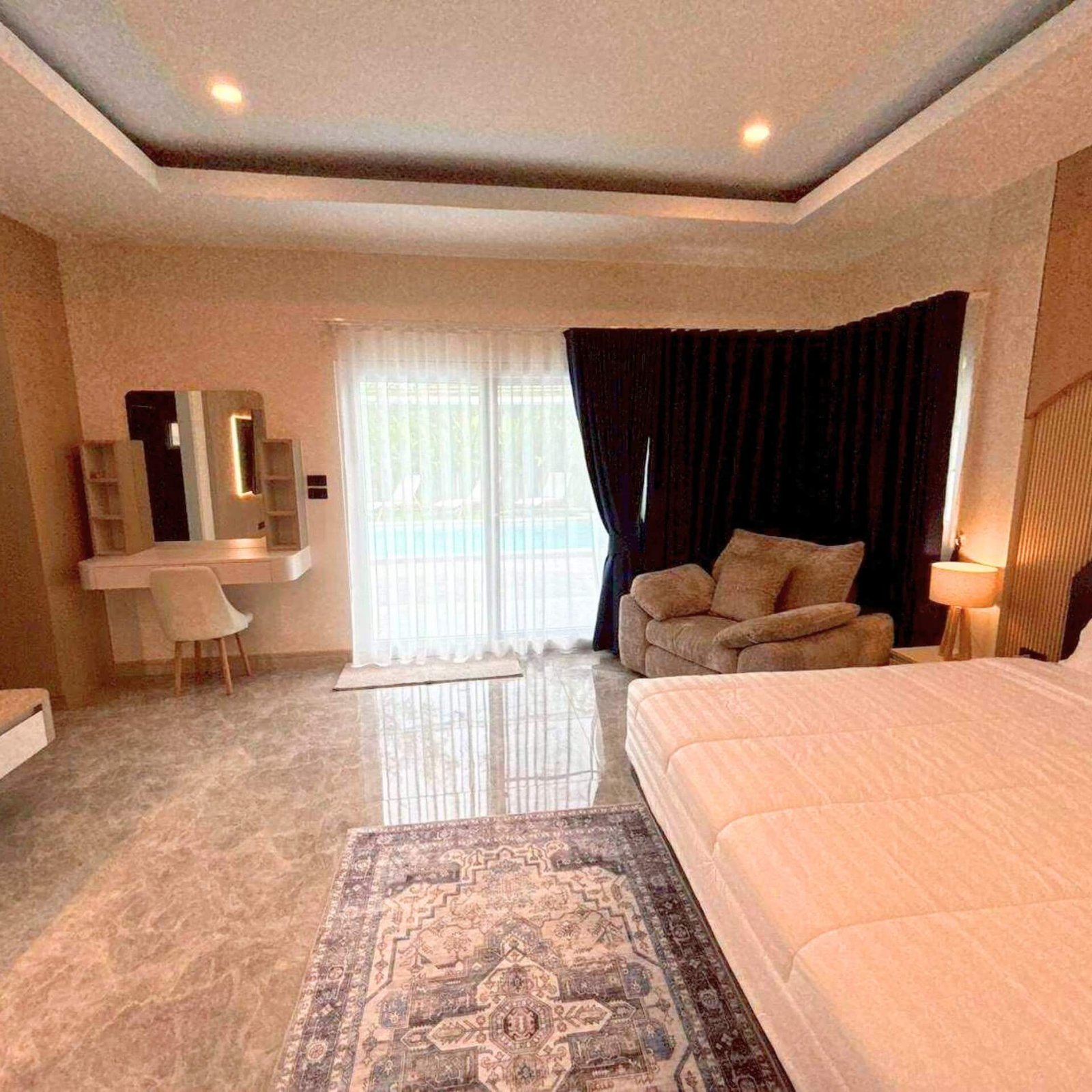 T.W. Garden Hill Pool Villa - select property pattaya