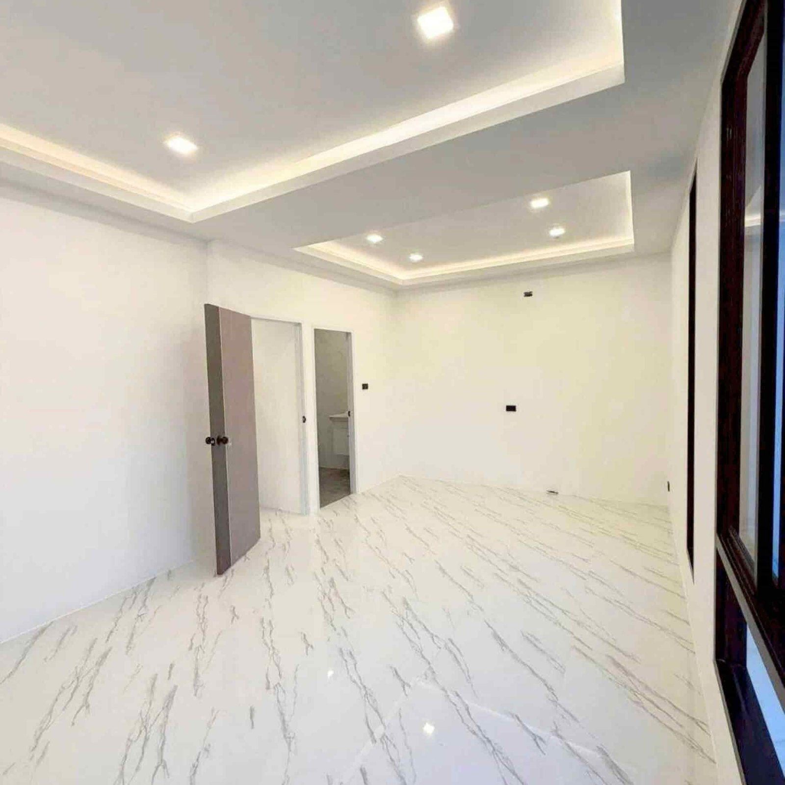 3-Storey TownHouse -SST2512121- select property pattay