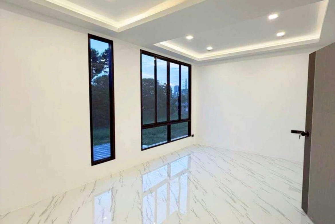 3-Storey TownHouse -SST2512121- select property pattay