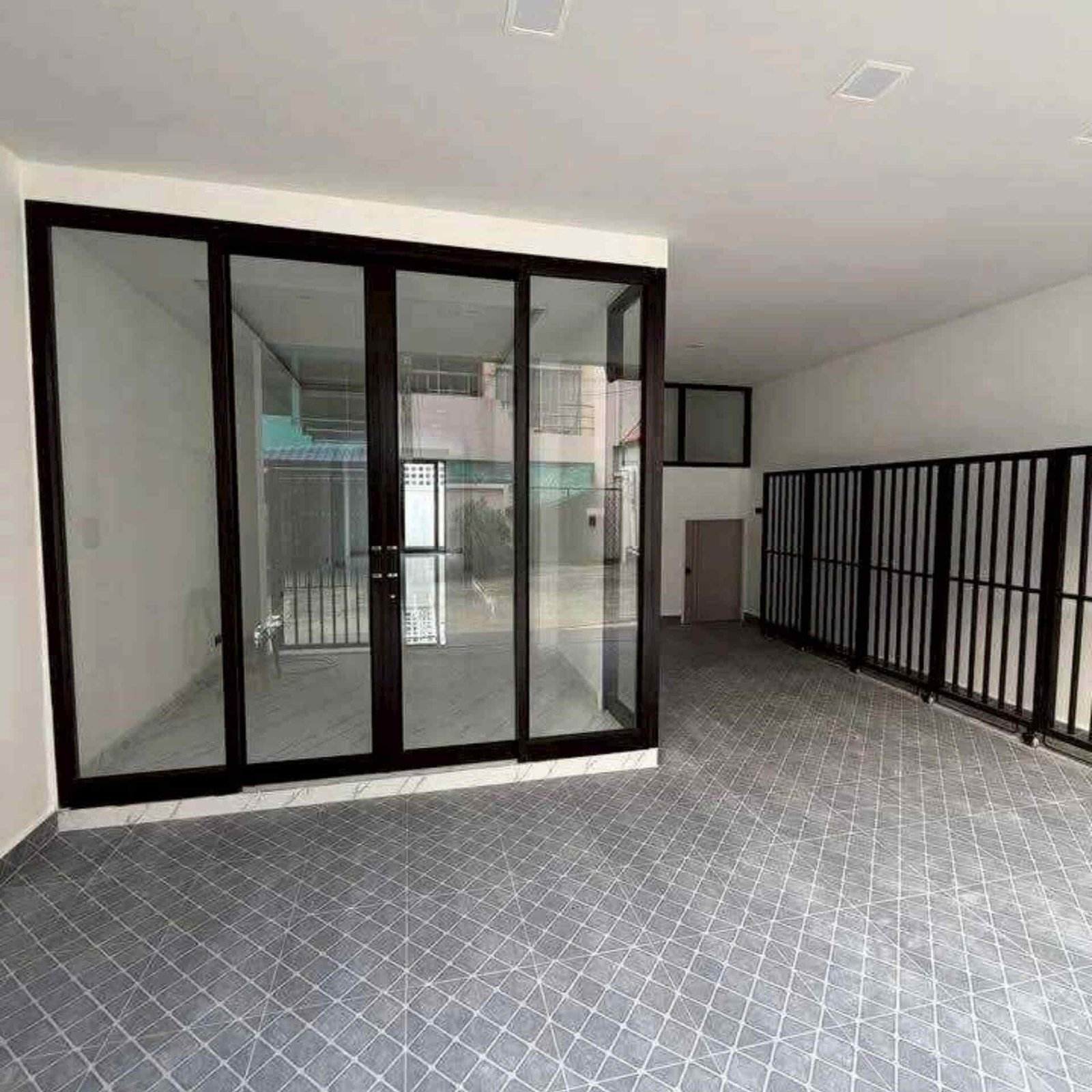 3-Storey TownHouse -SST2512121- select property pattay