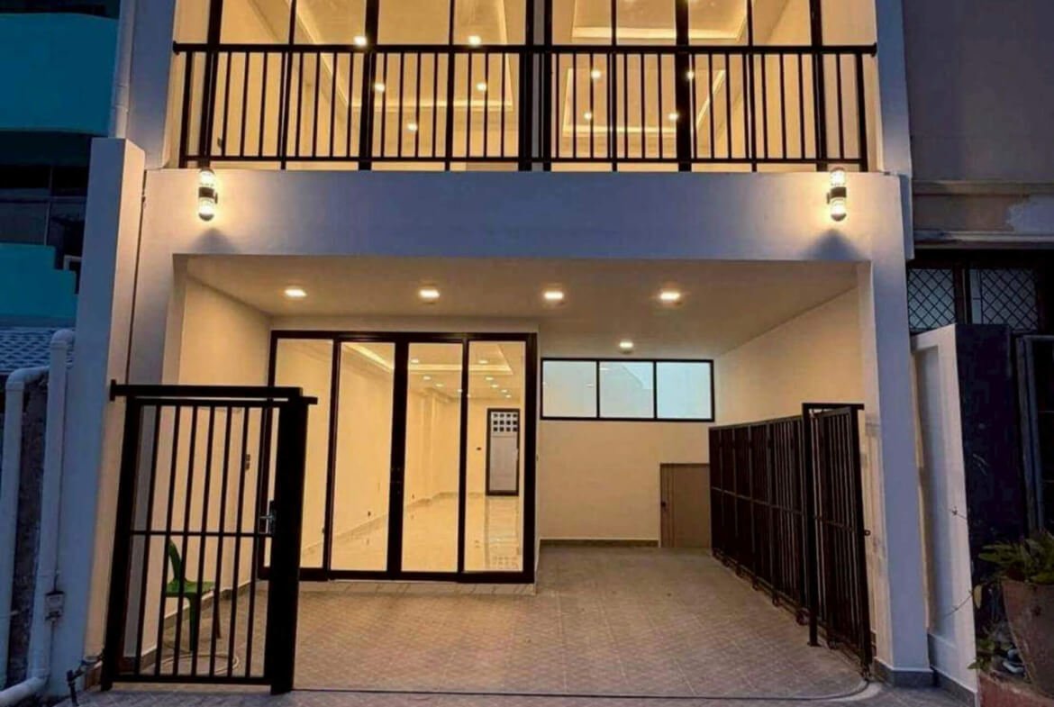 3-Storey TownHouse -SST2512121- select property pattay