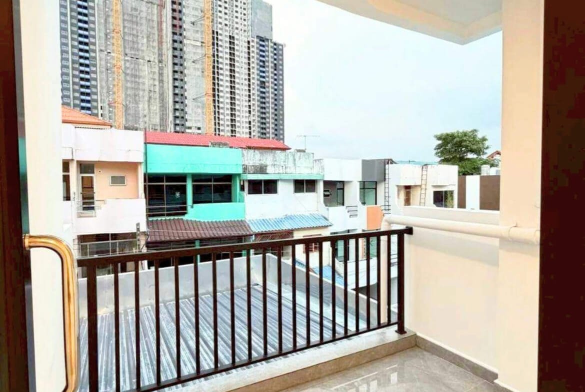 3-Storey TownHouse -SST2512121- select property pattay
