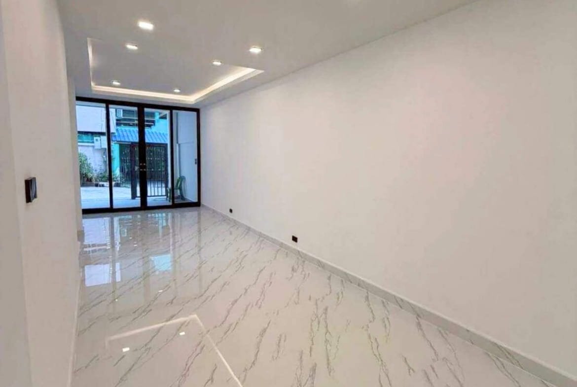 3-Storey TownHouse -SST2512121- select property pattay