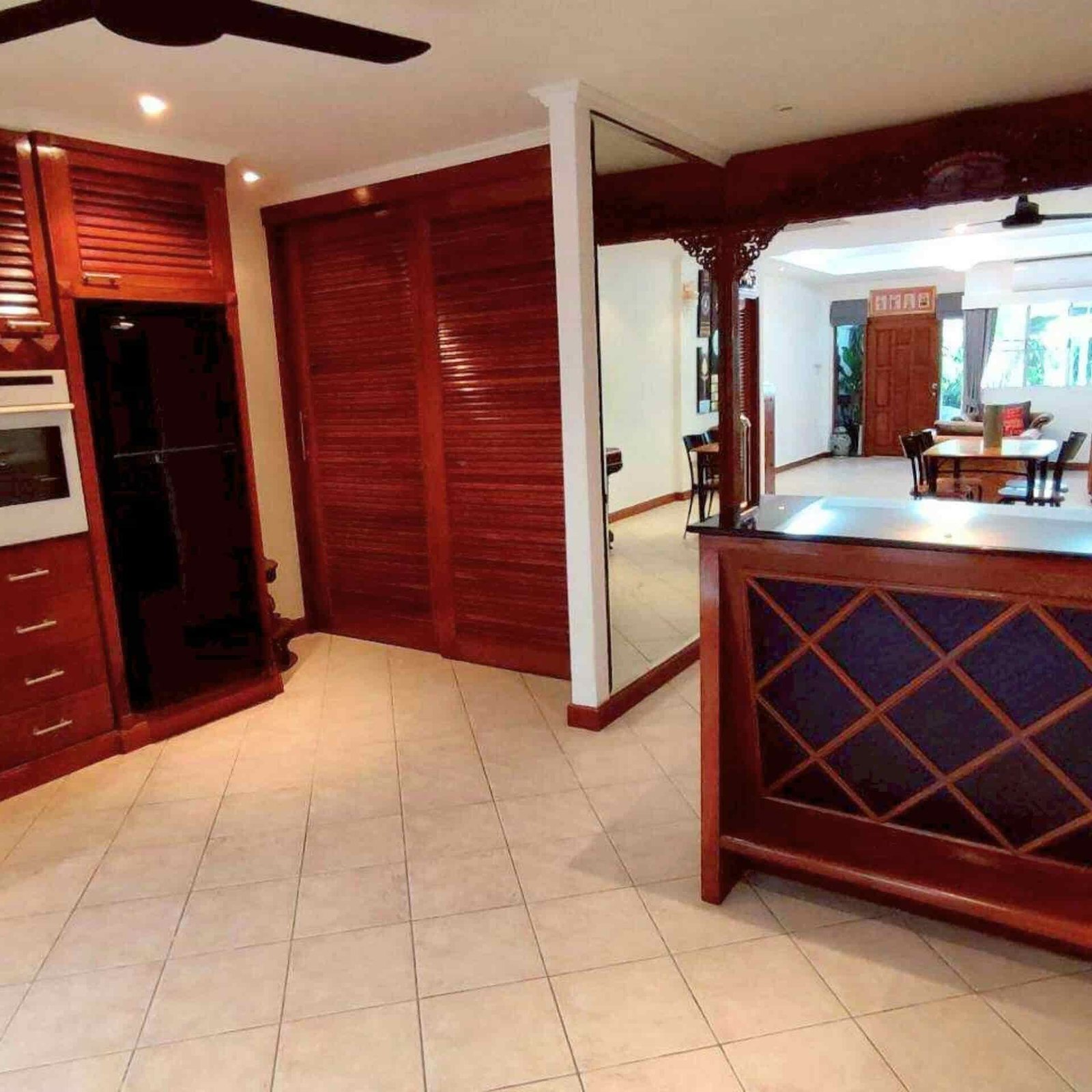 4-Storey Townhouse Pratamnak - SST2512128 - select property pattaya