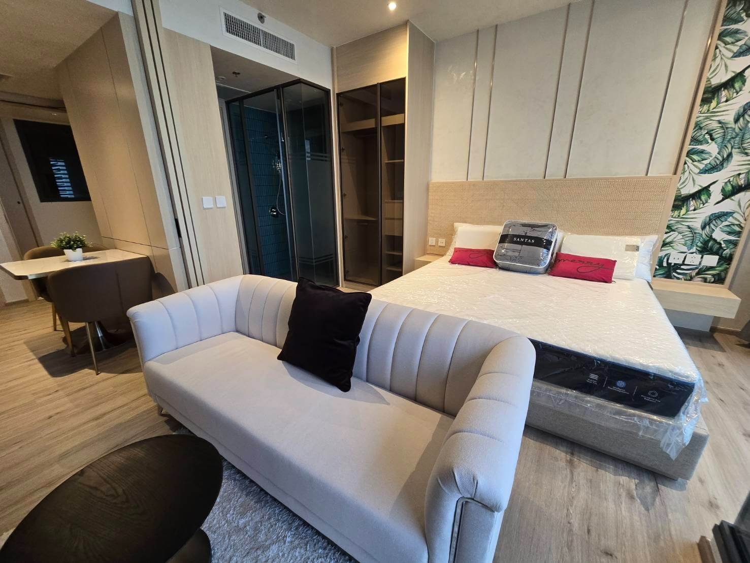 AROM Wongamat Super-Luxury 21st Floor Beachfront Sanctuary – select property pattaya (2) AROM Wongamat Super-Luxury 21st Floor Beachfront Sanctuary - select property pattaya