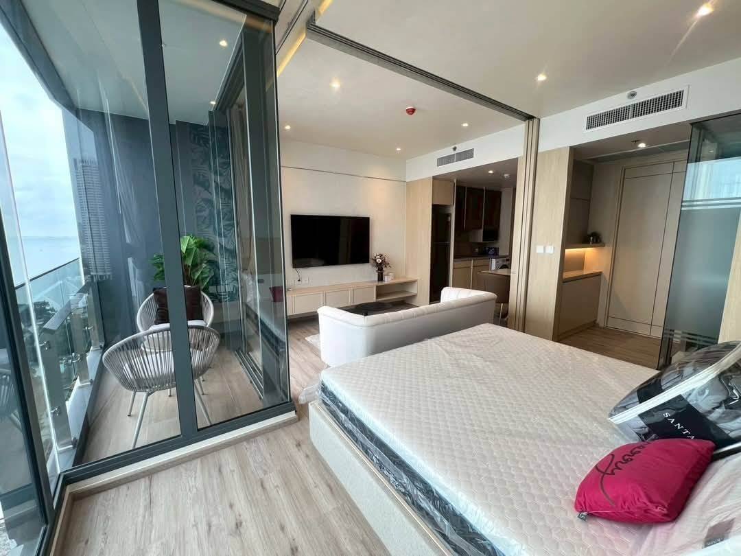 AROM Wongamat Super-Luxury 21st Floor Beachfront Sanctuary – select property pattaya (3) AROM Wongamat Super-Luxury 21st Floor Beachfront Sanctuary - select property pattaya