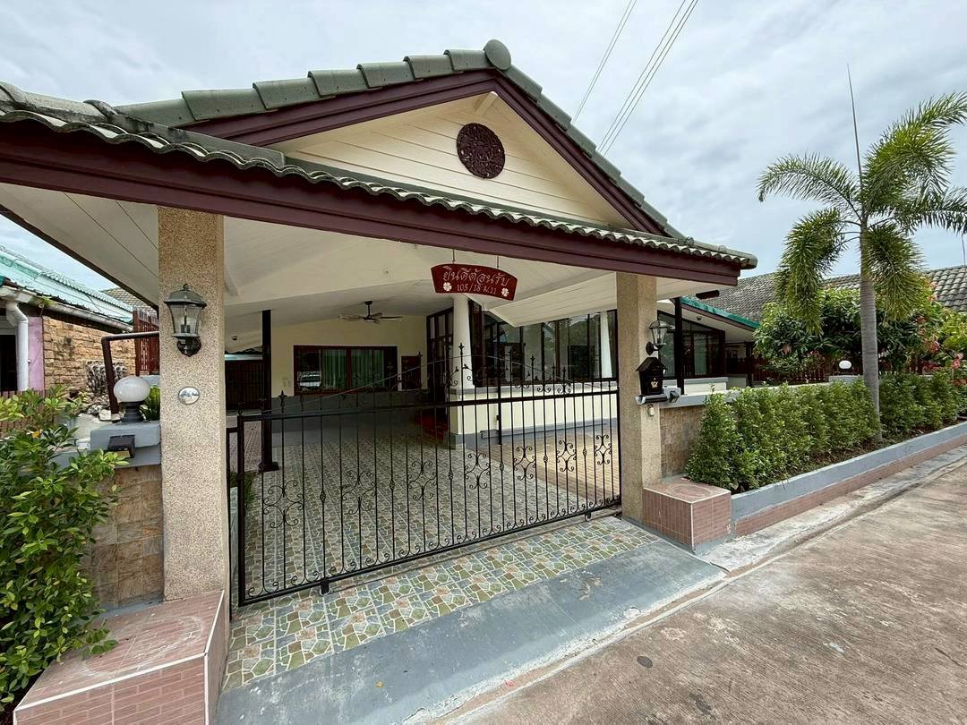 Baan Dusit Pattaya 1 Spacious 4-Bedroom Family Residence in a Prime Resort Zone - select property pattaya