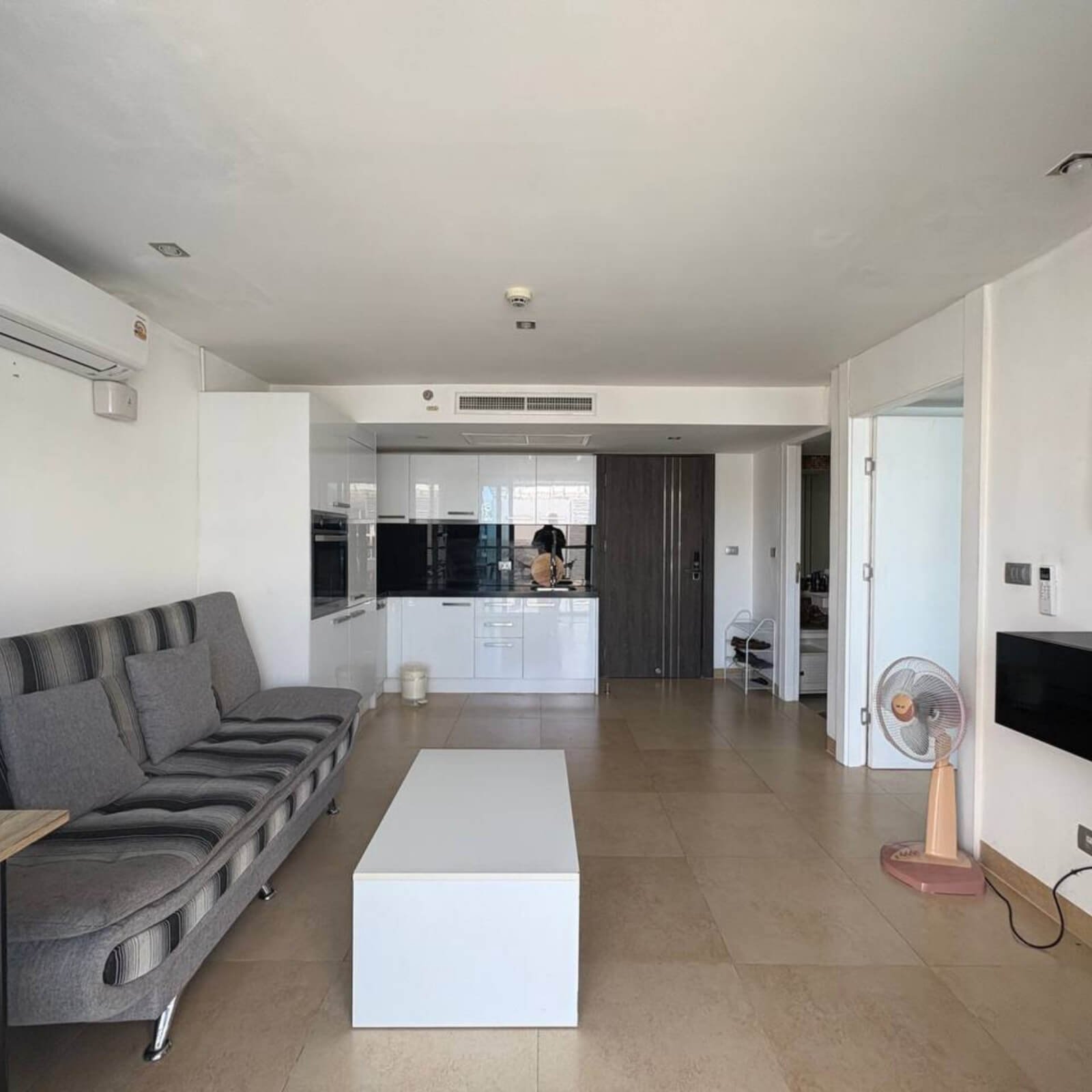 Centara Avenue Residence & Suites Luxury 8th Floor Pool View Residence – select property pattaya (2) Centara Avenue Residence & Suites Luxury 8th Floor Pool View Residence - select property pattaya