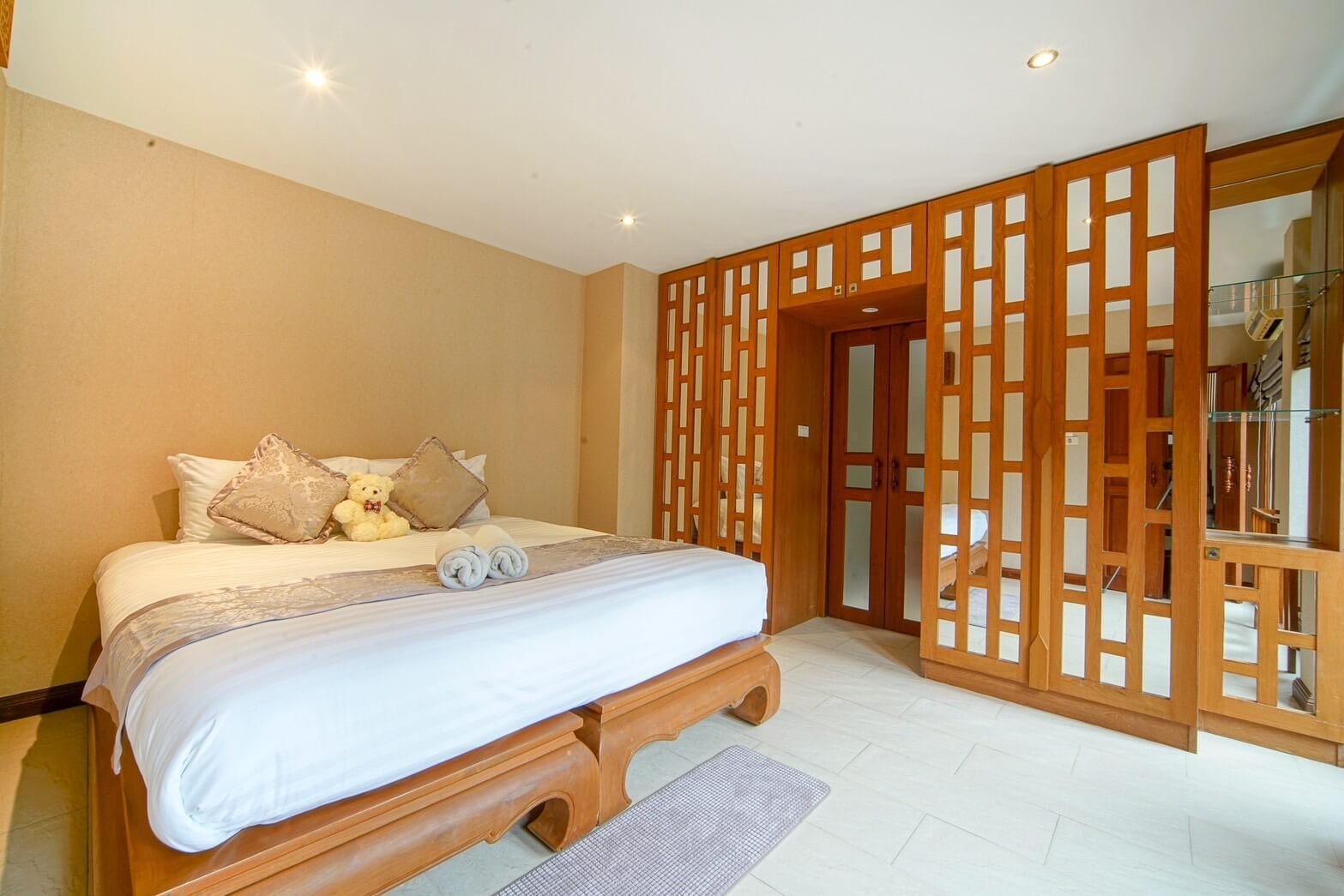 Dharawadi Luxury Pool Villa – Exclusive 150m from Jomtien Beach – select property pattaya (10) Dharawadi Luxury Pool Villa - Exclusive 150m from Jomtien Beach - select property pattaya