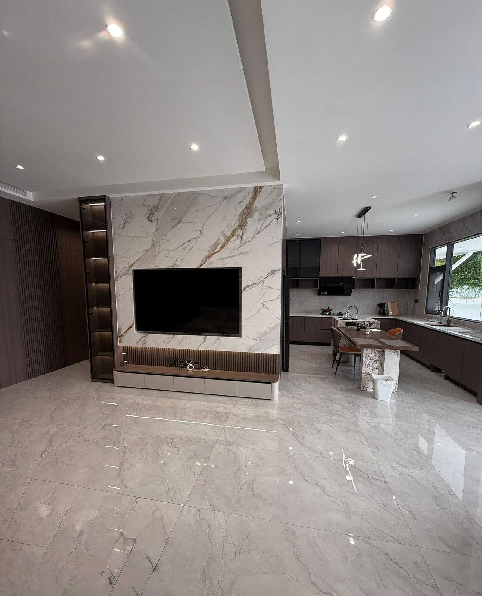 Eakmongkol Village 8 Grand 6-Bedroom Pool Villa with Smart Home Technology - select property pattaya