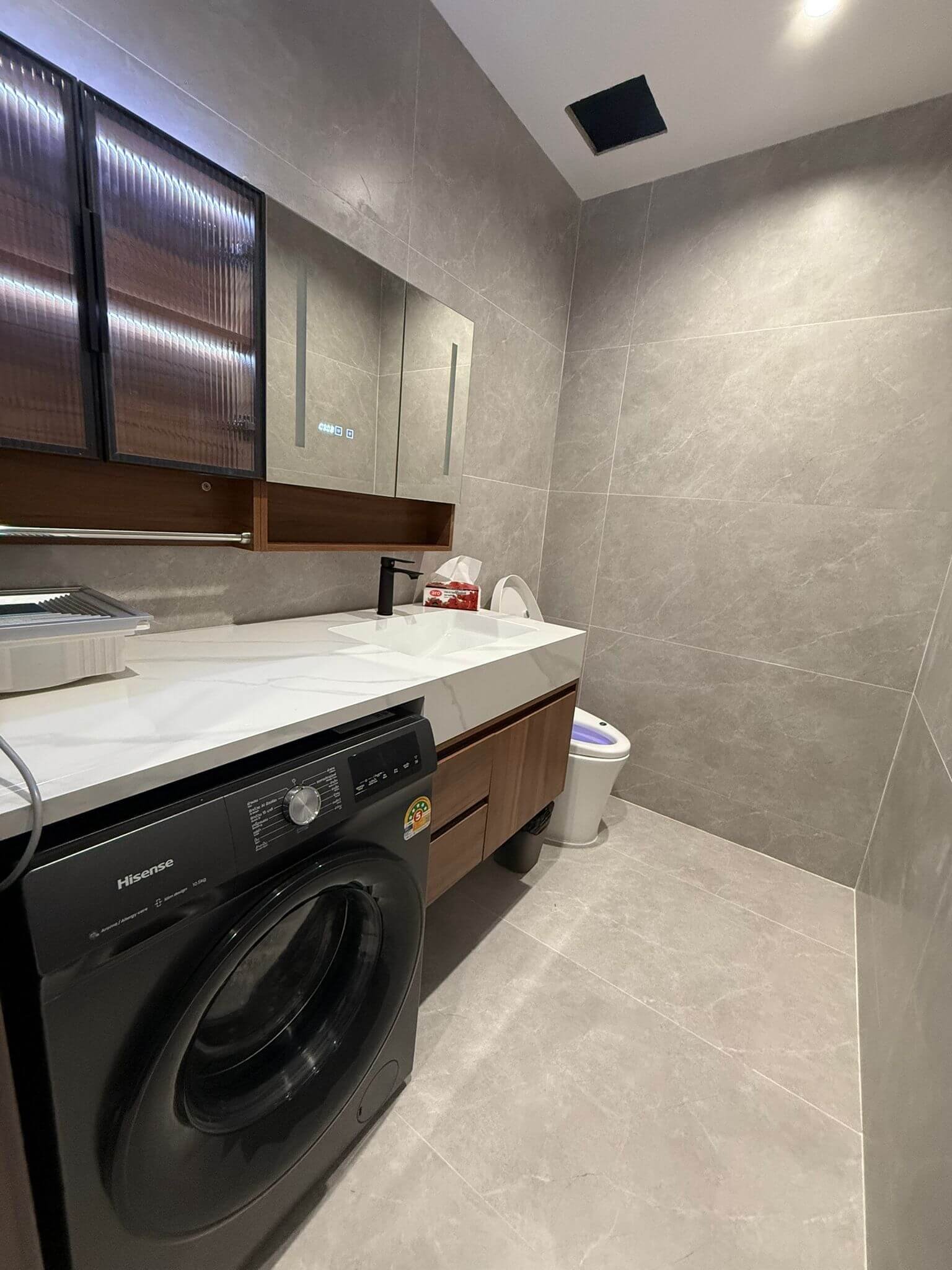 Eakmongkol Village 8 Grand 6-Bedroom Pool Villa with Smart Home Technology - select property pattaya