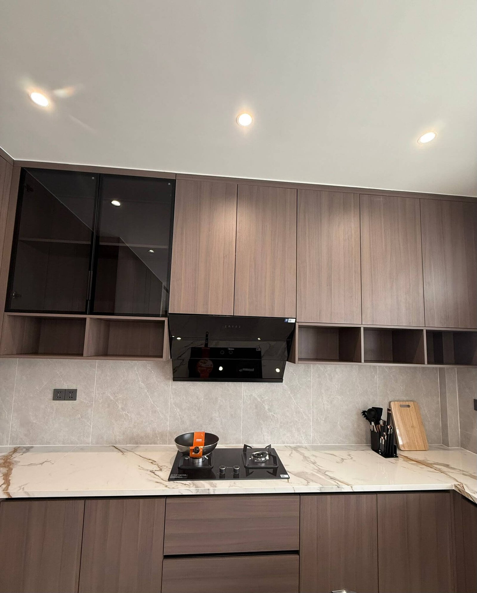 Eakmongkol Village 8 Grand 6-Bedroom Pool Villa with Smart Home Technology - select property pattaya