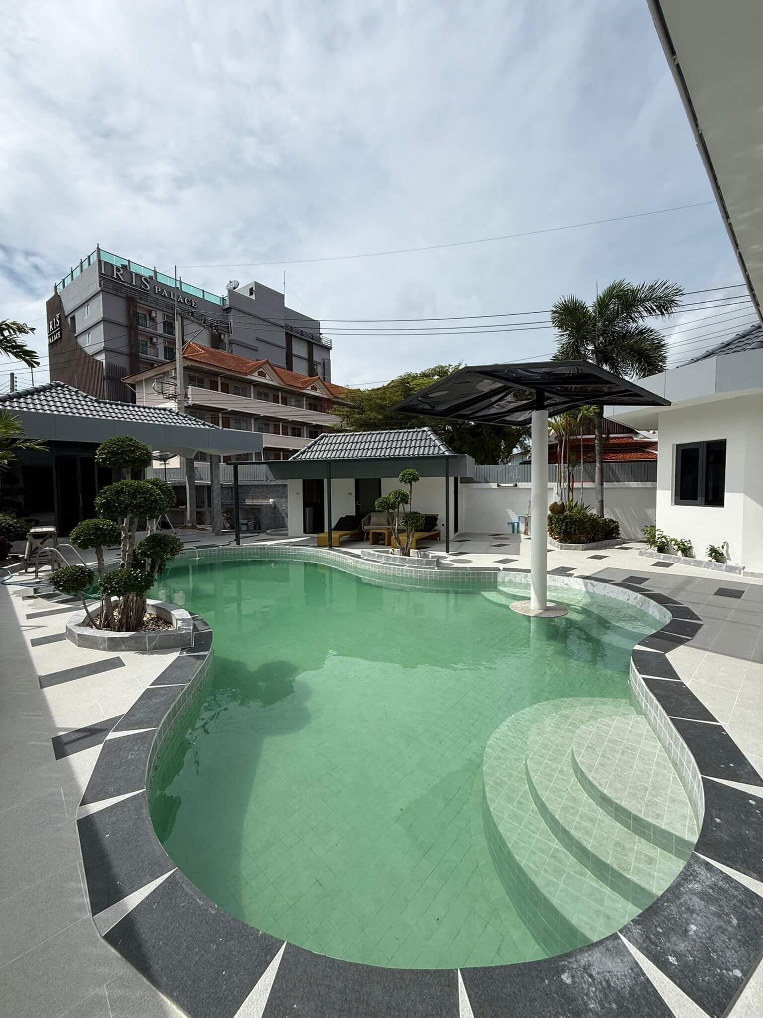 Eakmongkol Village 8 Grand 6-Bedroom Pool Villa with Smart Home Technology - select property pattaya