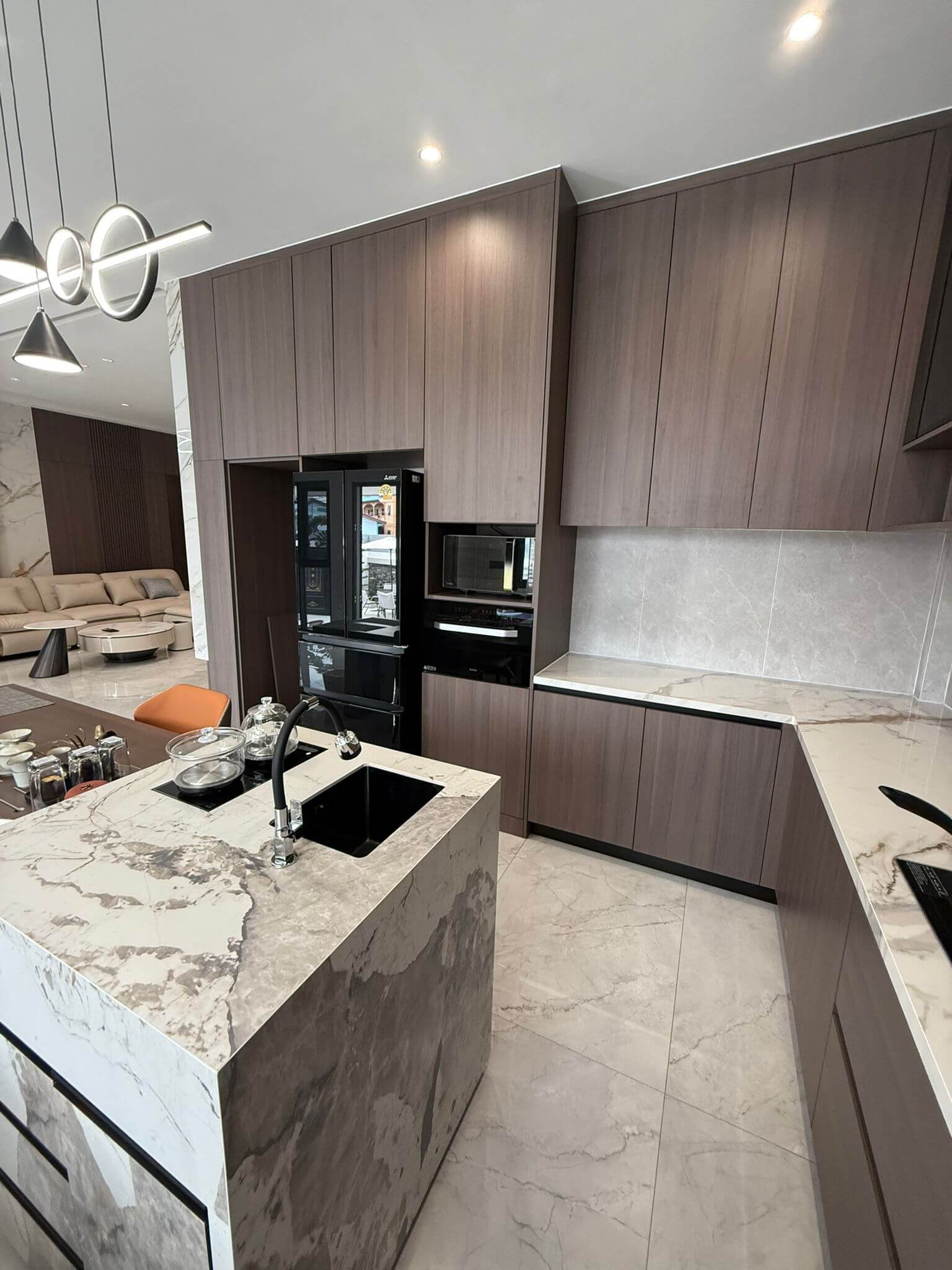 Eakmongkol Village 8 Grand 6-Bedroom Pool Villa with Smart Home Technology - select property pattaya