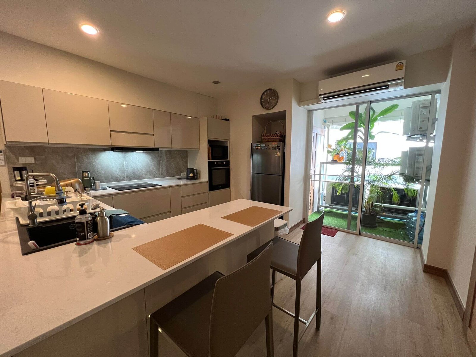 Hagone Condotel – Newly Renovated 2BR Modern Classic Residence – select property pattaya (10) Hagone Condotel - Newly Renovated 2BR Modern Classic Residence - select property pattaya