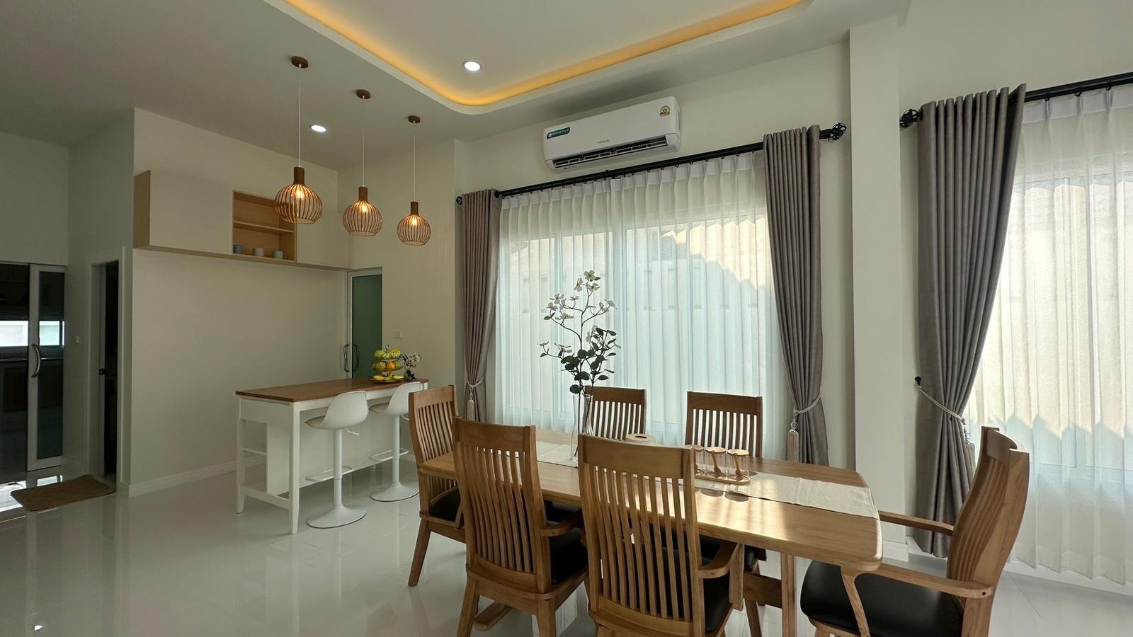 Mabprachan Lake Luxury Pool Villa Modern 3-Bedroom Ready-to-Move-In Estate - select property pattaya