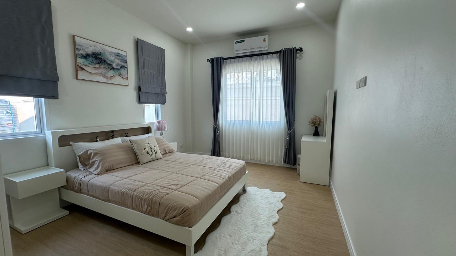 Mabprachan Lake Luxury Pool Villa Modern 3-Bedroom Ready-to-Move-In Estate - select property pattaya