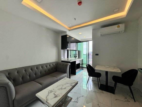 Millennium Tower Pattaya - High-Floor Modern 1BR with City Views - select property pattaya