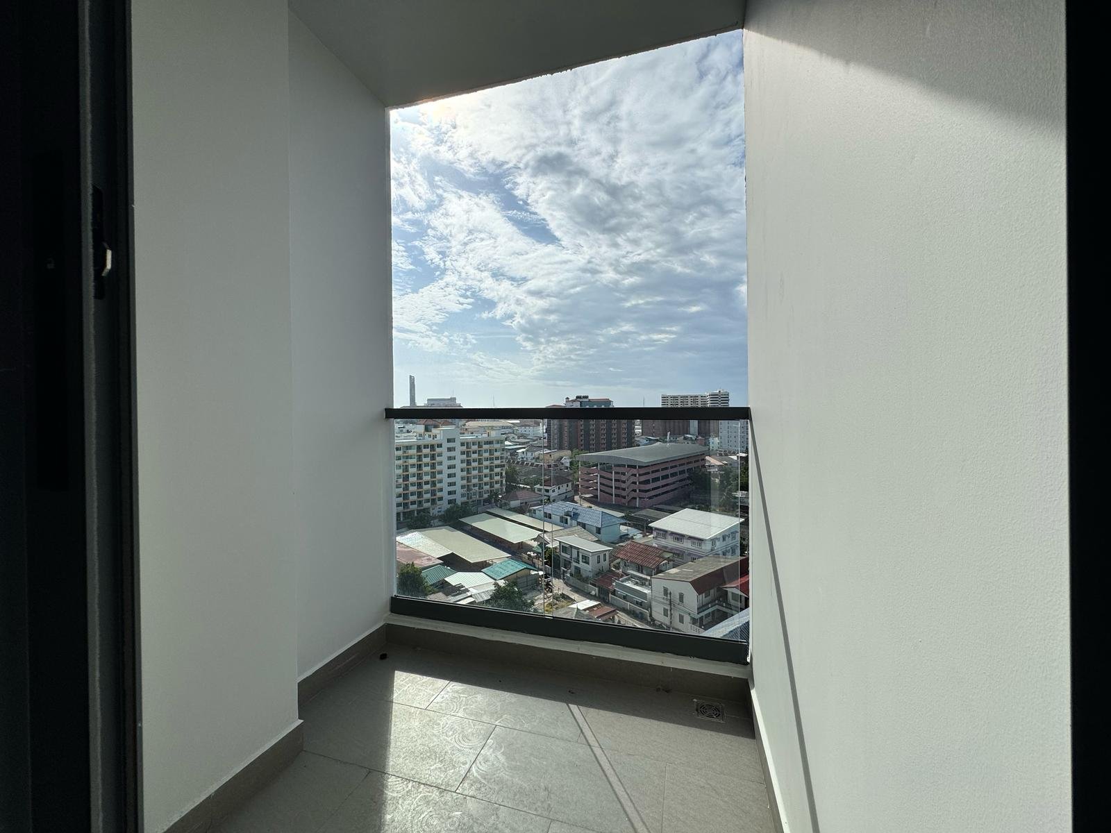 Millennium Tower Pattaya - High-Floor Modern 1BR with City Views - select property pattaya