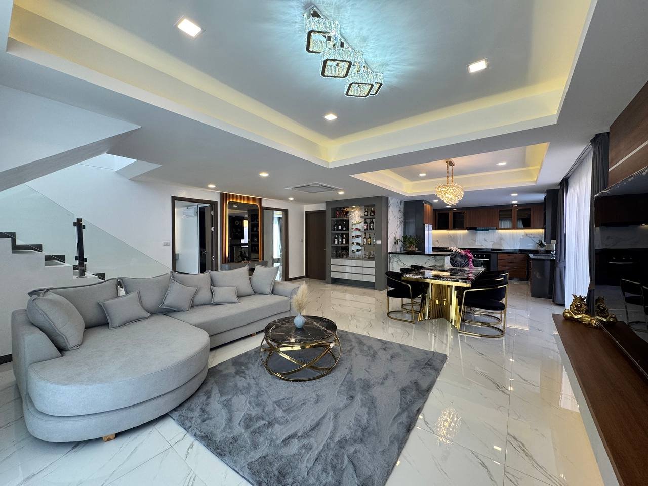 Newly Renovated 6-Bedroom Luxury Pool Villa – Ekmongkhon Village Jomtien - select property pattaya