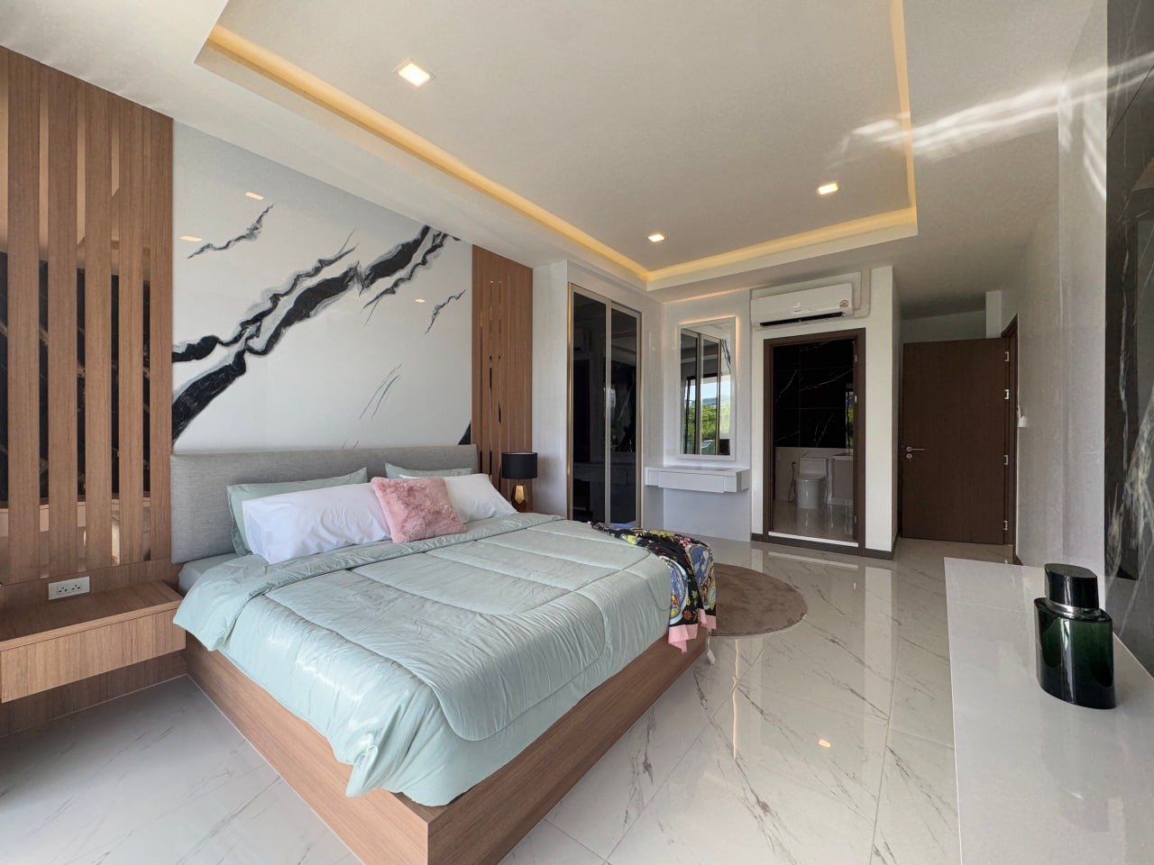 Newly Renovated 6-Bedroom Luxury Pool Villa – Ekmongkhon Village Jomtien - select property pattaya