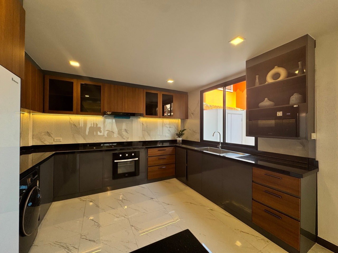 Newly Renovated 6-Bedroom Luxury Pool Villa – Ekmongkhon Village Jomtien - select property pattaya