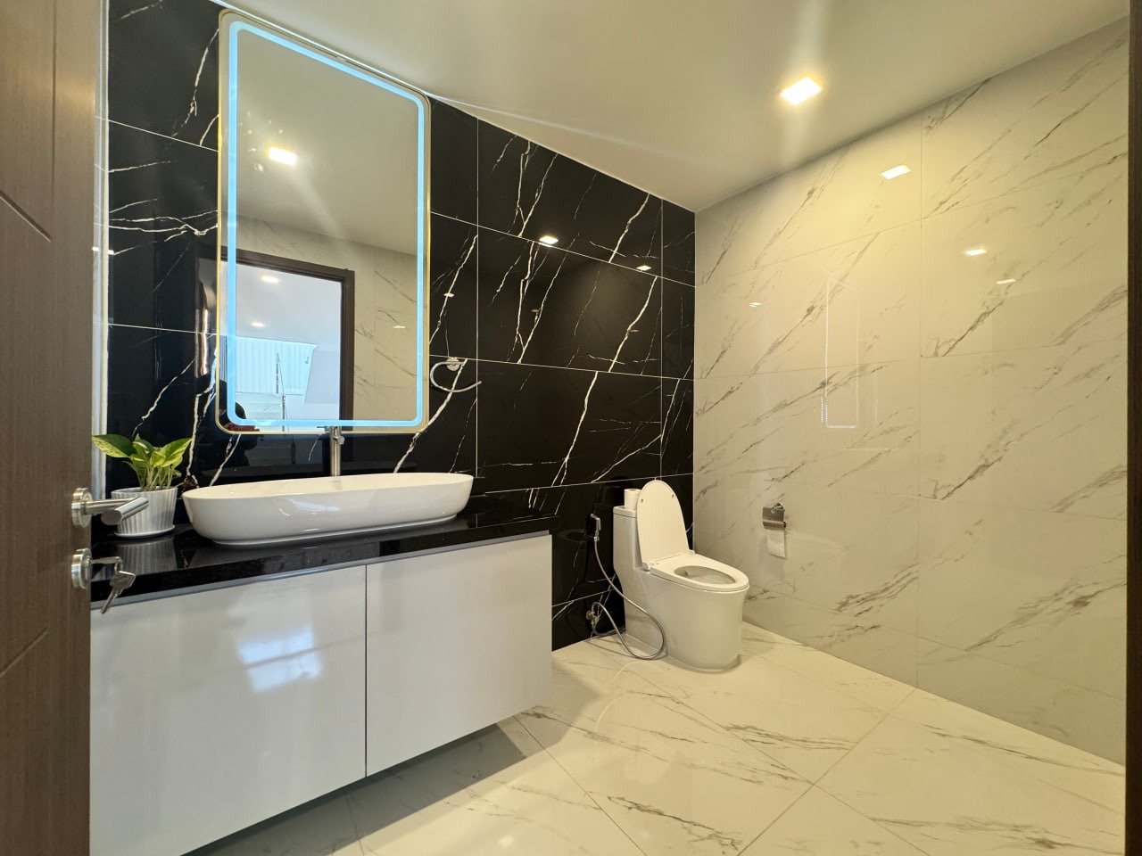 Newly Renovated 6-Bedroom Luxury Pool Villa – Ekmongkhon Village Jomtien - select property pattaya