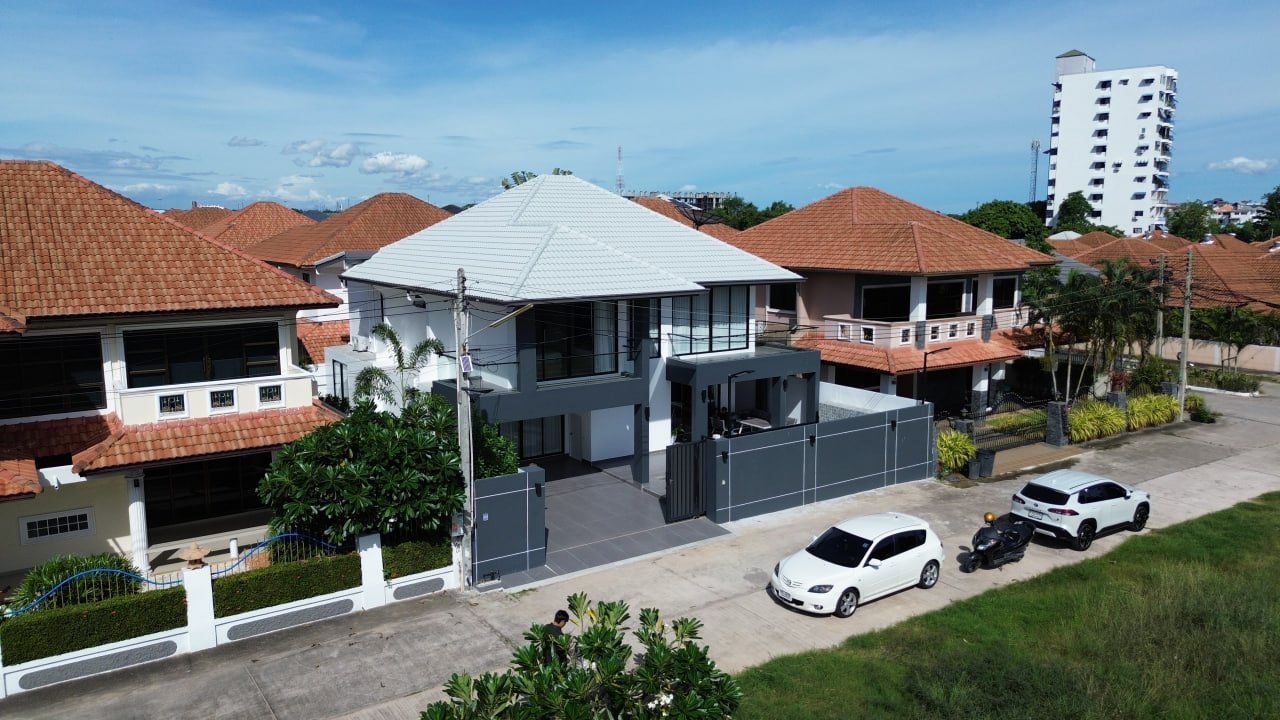 Newly Renovated 6-Bedroom Luxury Pool Villa – Ekmongkhon Village Jomtien - select property pattaya