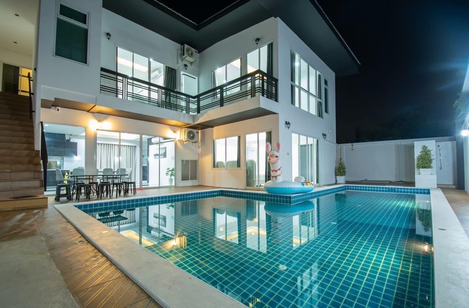 Primo Luxury Pool Villa – Modern 4BR Resort-Style Living in Huay Yai – select property pattaya (1) Primo Luxury Pool Villa - Modern 4BR Resort-Style Living in Huay Yai - select property pattaya