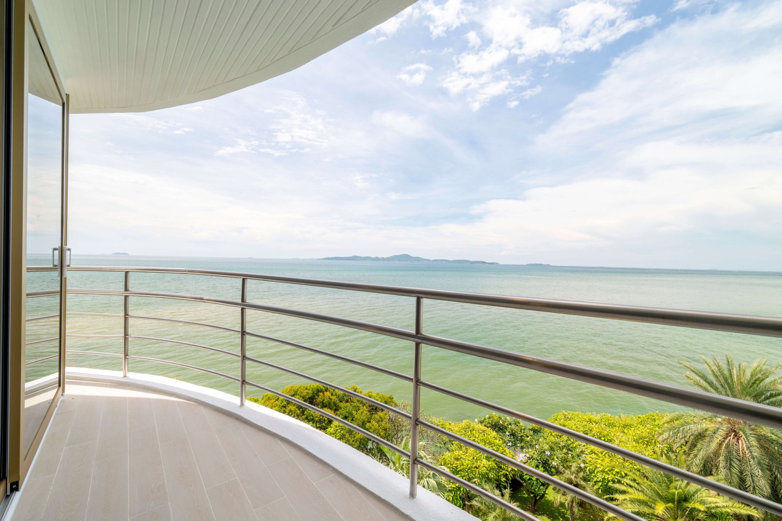 Sugar Beach Condominium Ultra-Exclusive 147 sq.m. Beachfront Garden Residence – select property pattaya (1) Sugar Beach Condominium Ultra-Exclusive 147 sq.m. Beachfront Garden Residence - select property pattaya