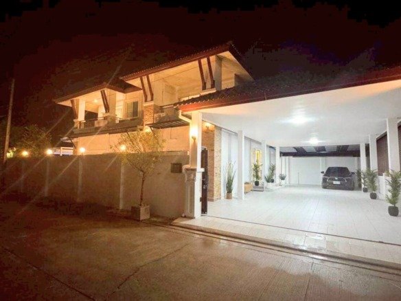 T.W. Garden Hill Ultra-Private 5-Bedroom Estate with Dual Master Suites & Wellness Wing - select properrty pattaya