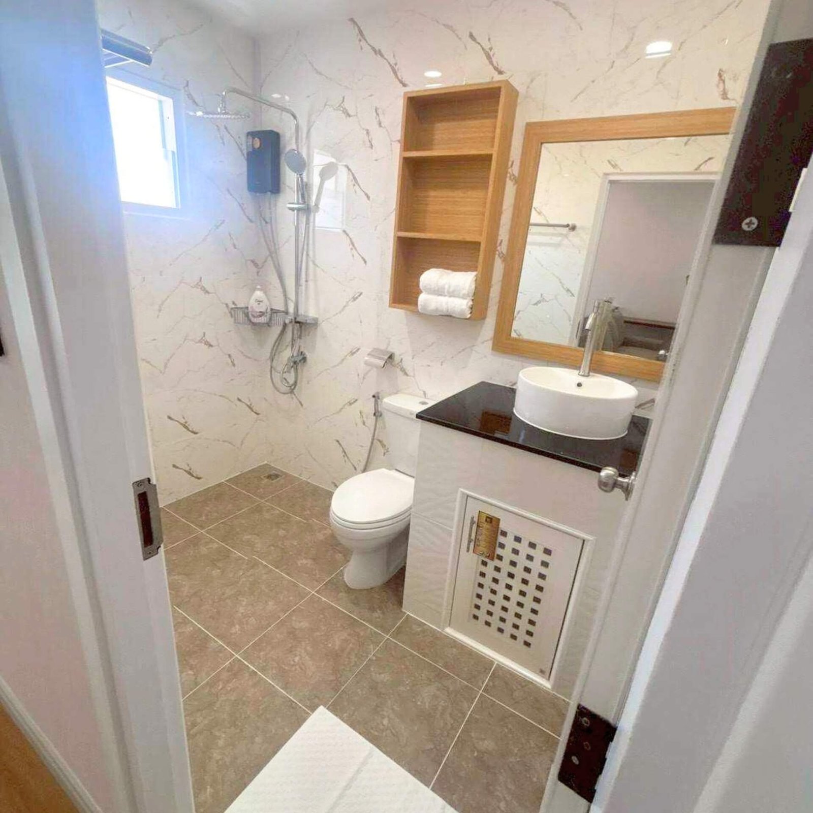 T.W. Garden Hill Ultra-Private 5-Bedroom Estate with Dual Master Suites & Wellness Wing – select properrty pattaya (7) T.W. Garden Hill Ultra-Private 5-Bedroom Estate with Dual Master Suites & Wellness Wing - select properrty pattaya