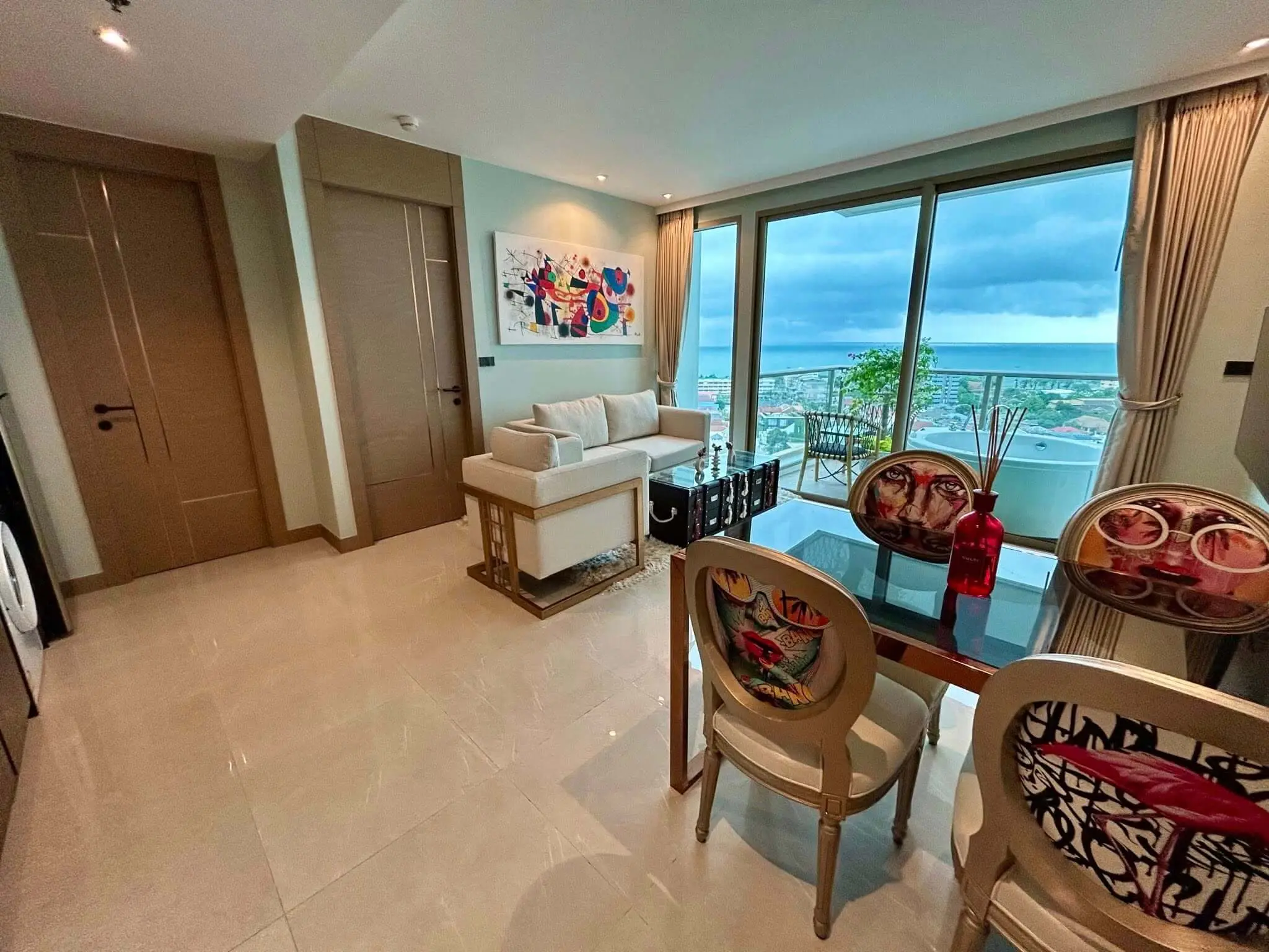 The Riviera Ocean Drive 13th Floor Luxury Sea-View Suite with Private Jacuzzi - select property pattaya