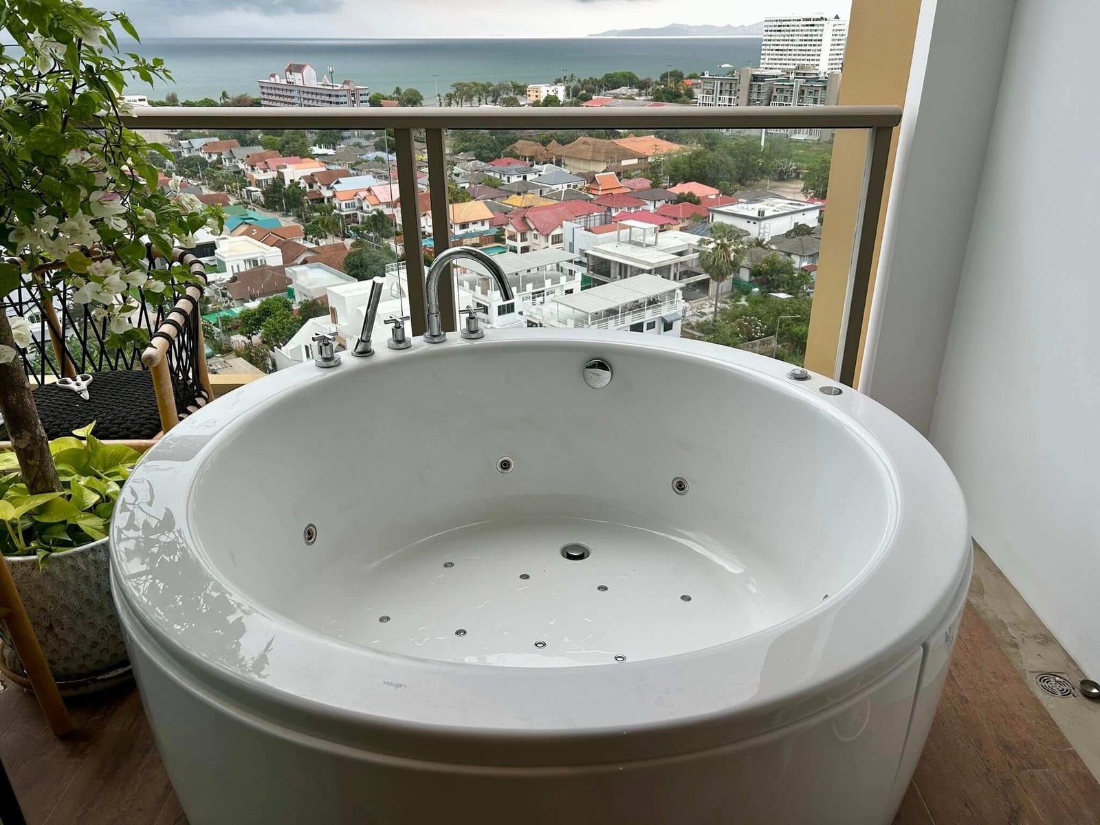 The Riviera Ocean Drive 13th Floor Luxury Sea-View Suite with Private Jacuzzi - select property pattaya