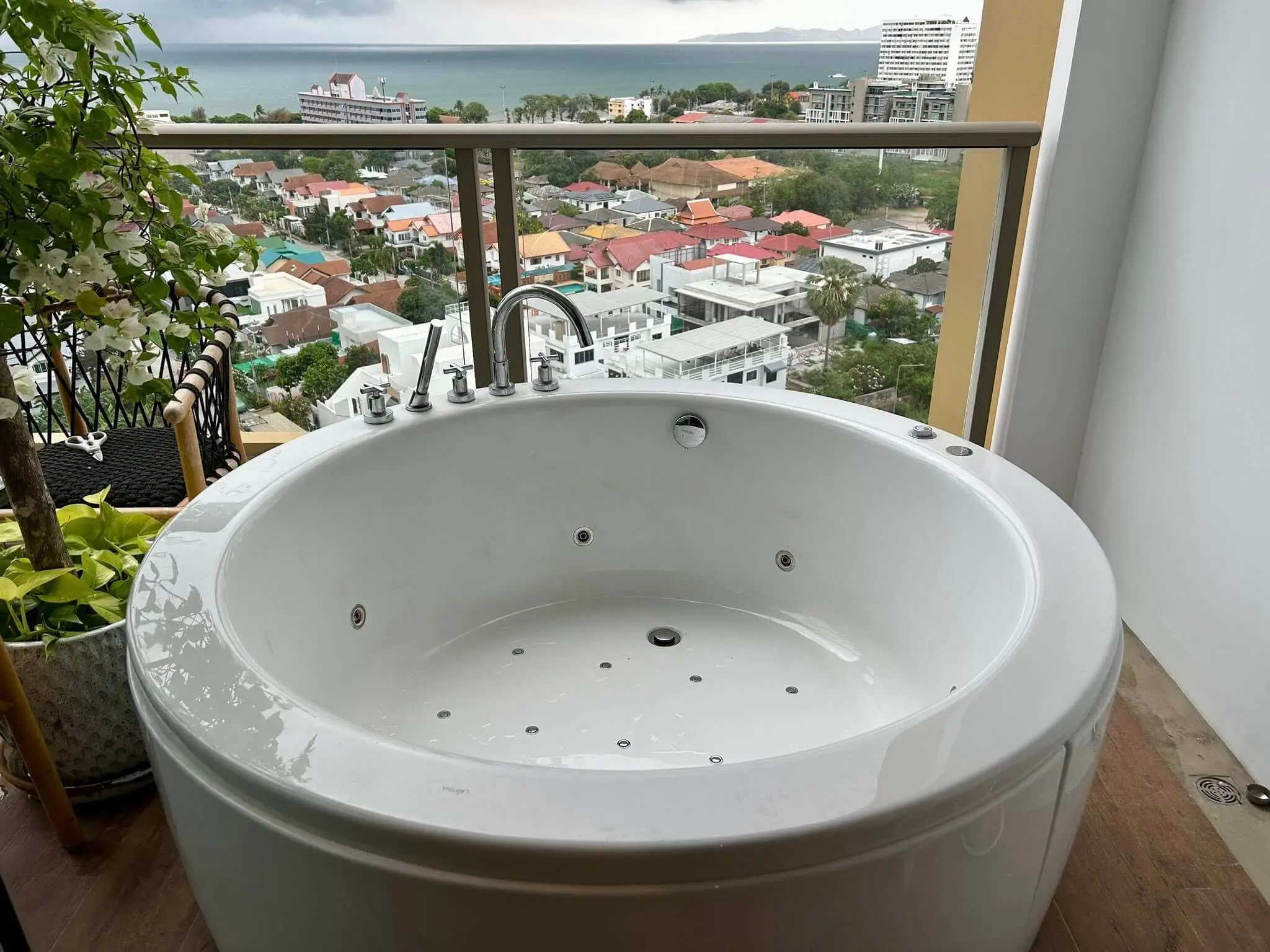The Riviera Ocean Drive 13th Floor Luxury Sea-View Suite with Private Jacuzzi - select property pattaya