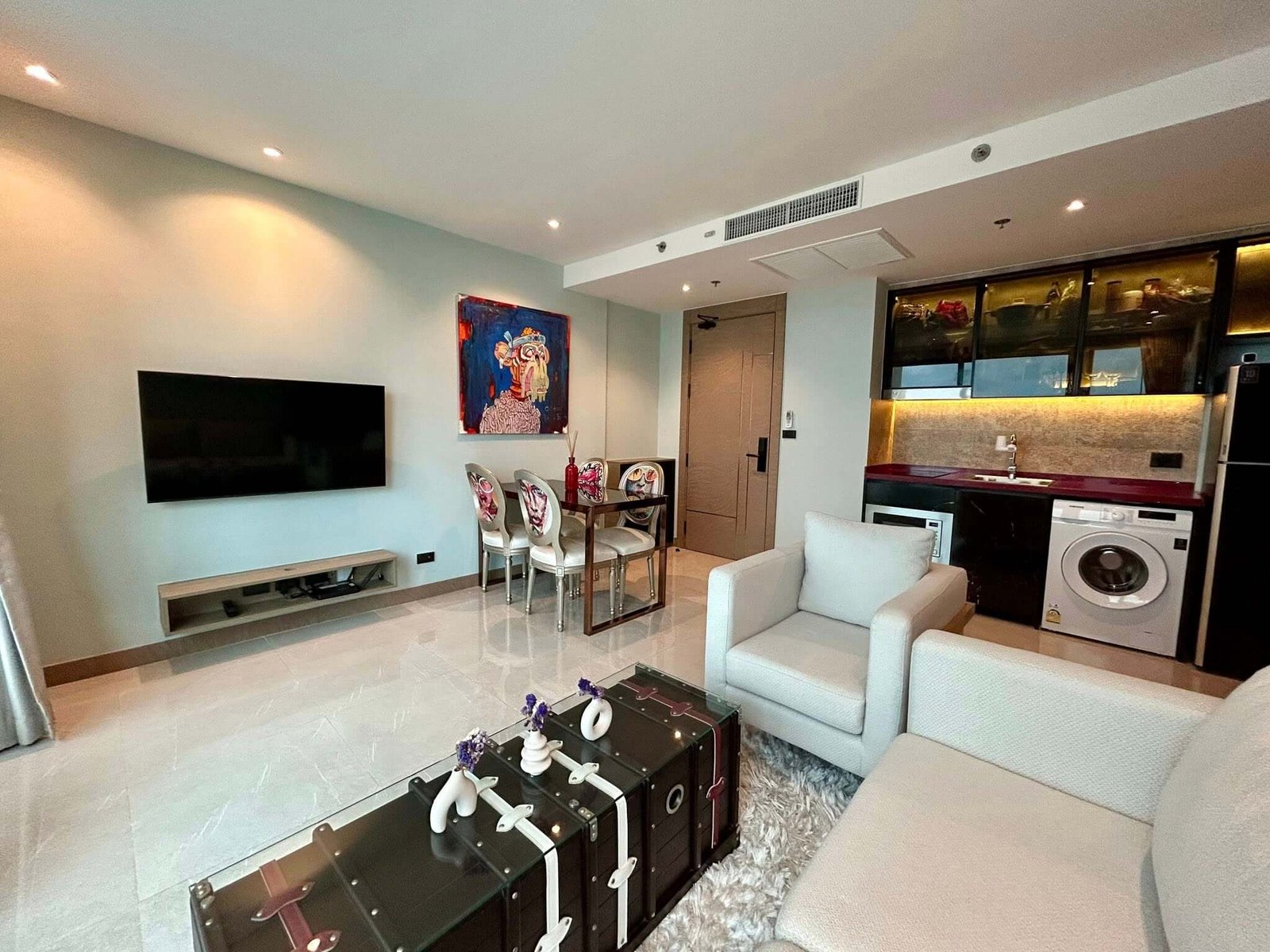 The Riviera Ocean Drive 13th Floor Luxury Sea-View Suite with Private Jacuzzi - select property pattaya