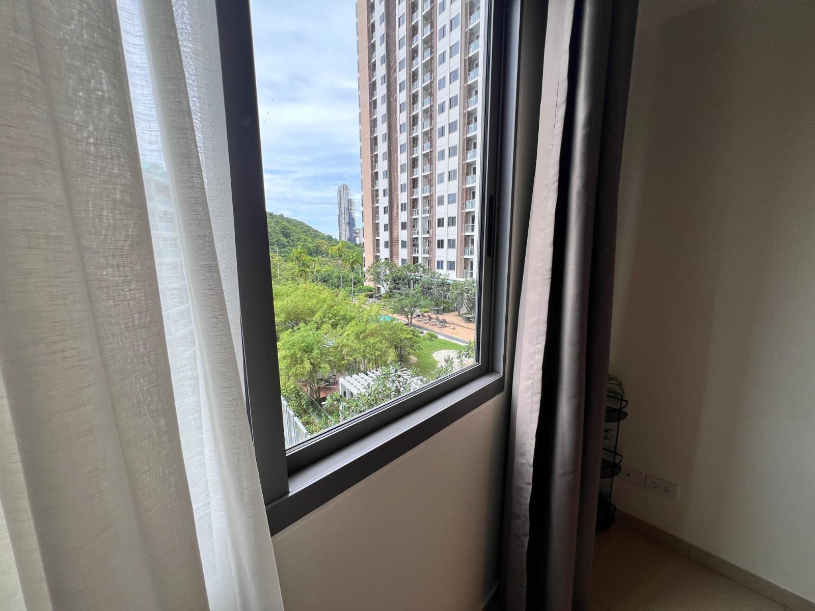 Unixx South Pattaya – Modern 1-Bedroom with Pool Side View - select property pattaya