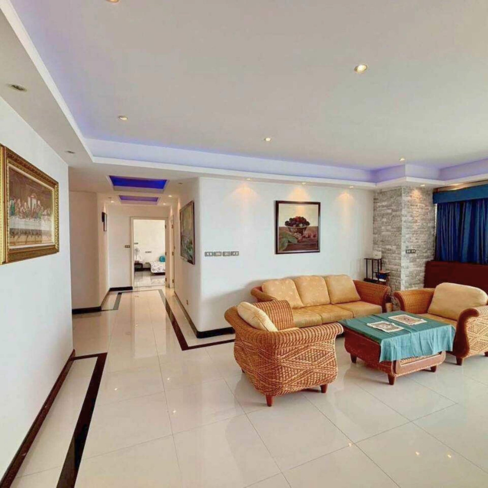 View Talay 3 Massive 198.5 sq.m. Double-Unit Oceanfront Residence (18th Floor) - select property pattaya