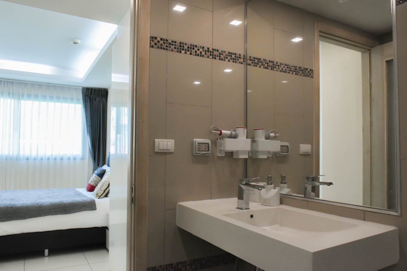 Water Park Condominium – Modern 1-Bedroom with Pool View & Prime Amenities - select property pattaya