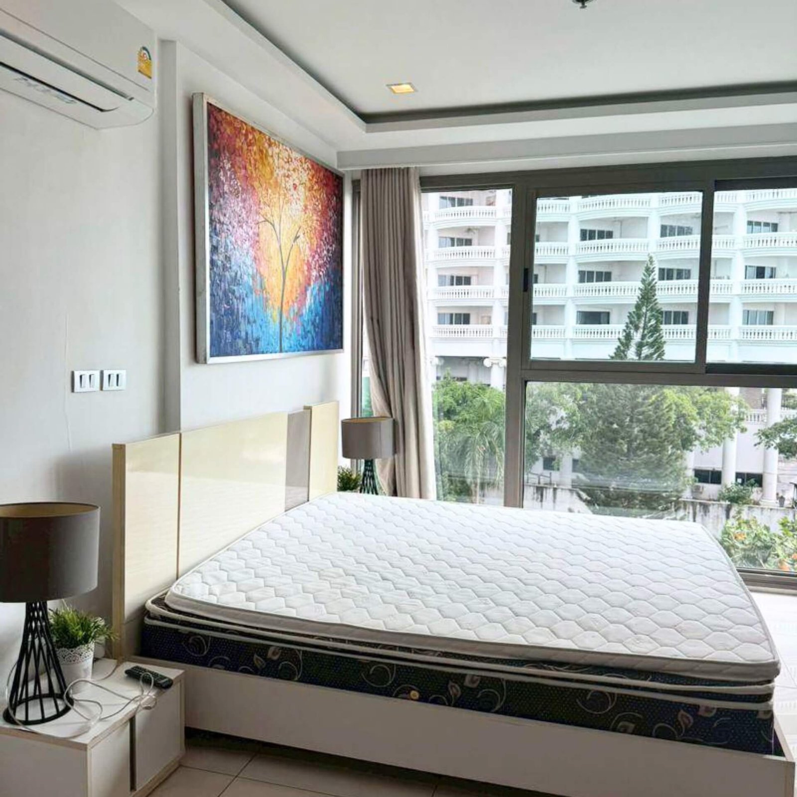 Wongamat Tower 6th-Floor Beachfront Studio with Ocean Vistas & Dual Infinity Pools - select property pattaya