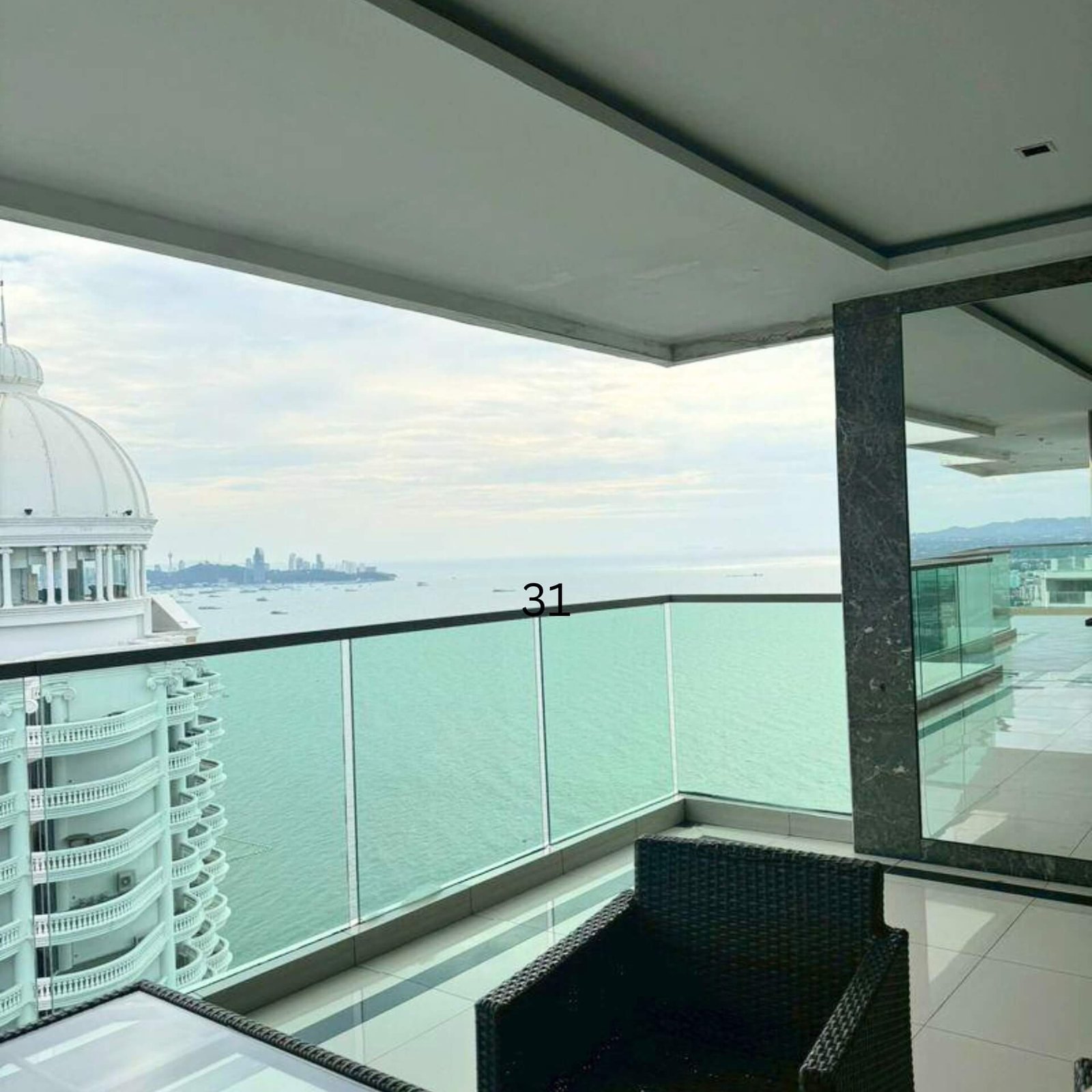 Wongamat Tower 6th-Floor Beachfront Studio with Ocean Vistas & Dual Infinity Pools - select property pattaya