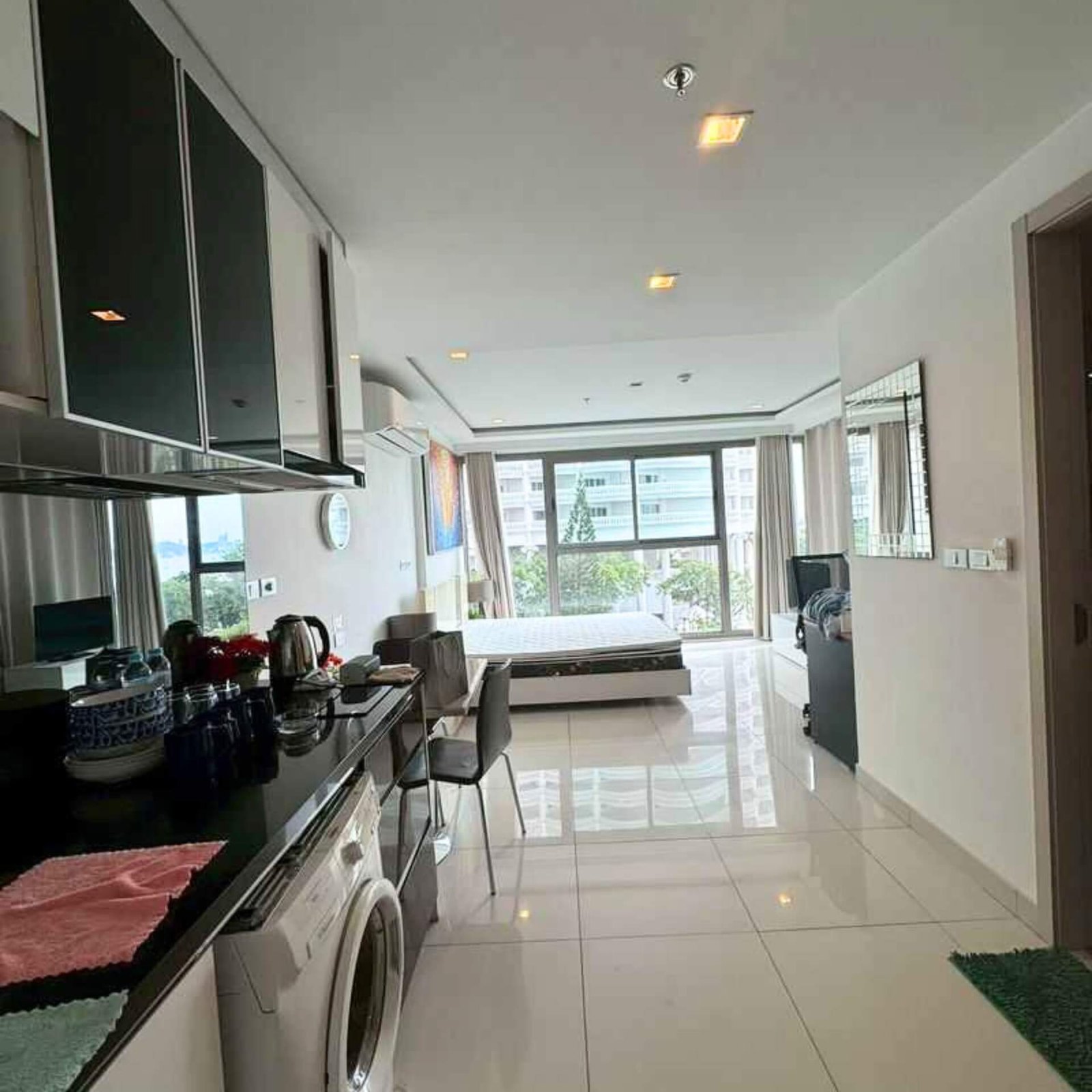 Wongamat Tower 6th-Floor Beachfront Studio with Ocean Vistas & Dual Infinity Pools - select property pattaya