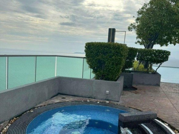 Wongamat Tower 6th-Floor Beachfront Studio with Ocean Vistas & Dual Infinity Pools - select property pattaya
