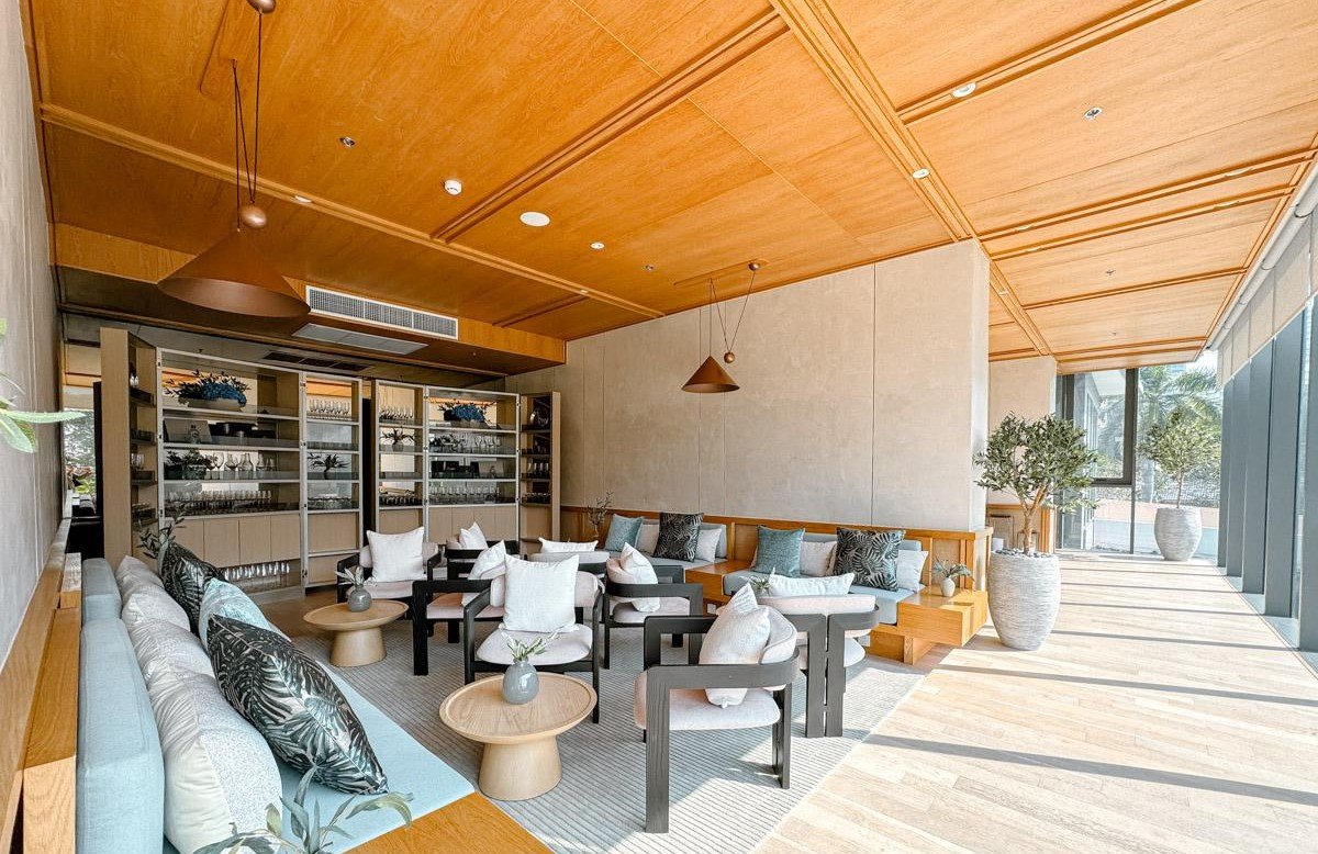 Arom Wongamat Ultra-Luxury 2-Bedroom Beachfront Residence with Private Lift Access RS251276 - select property pattaya