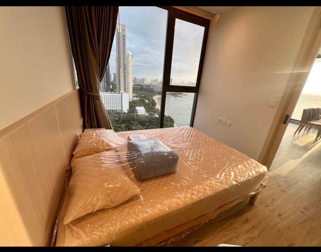 Arom Wongamat Ultra-Luxury 2-Bedroom Beachfront Residence with Private Lift Access RS251276 - select property pattaya