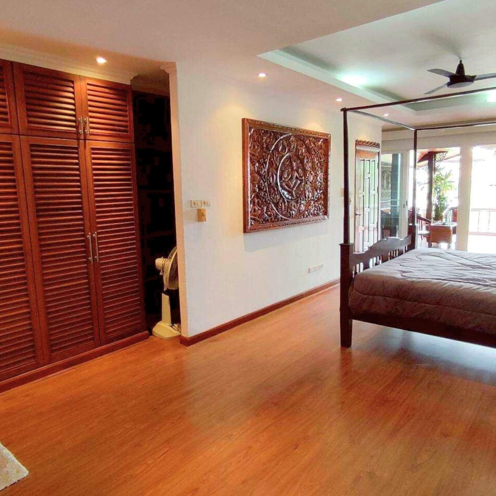 Pratamnak Soi 6 Spacious 4-Storey Private House Near Beach & Night Market SST2512128 - select property pattaya